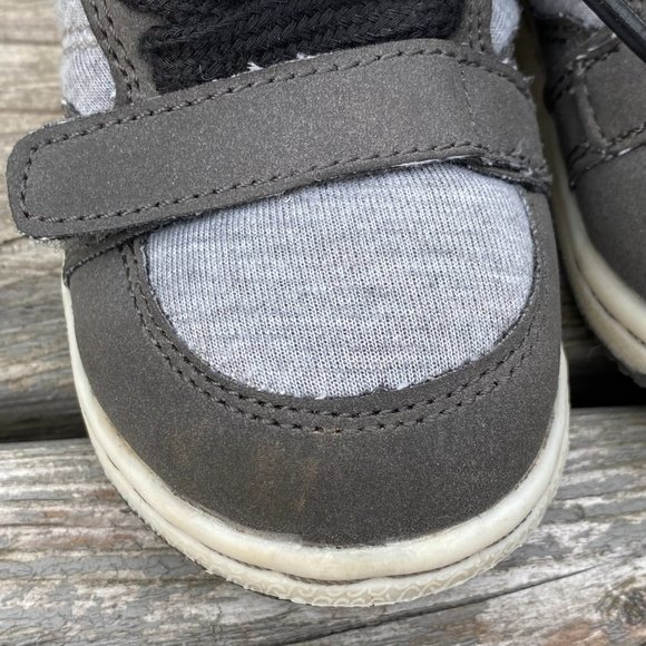 babyGap Sneakers Booties for Toddler (Size 6) - Picture 5 of 8